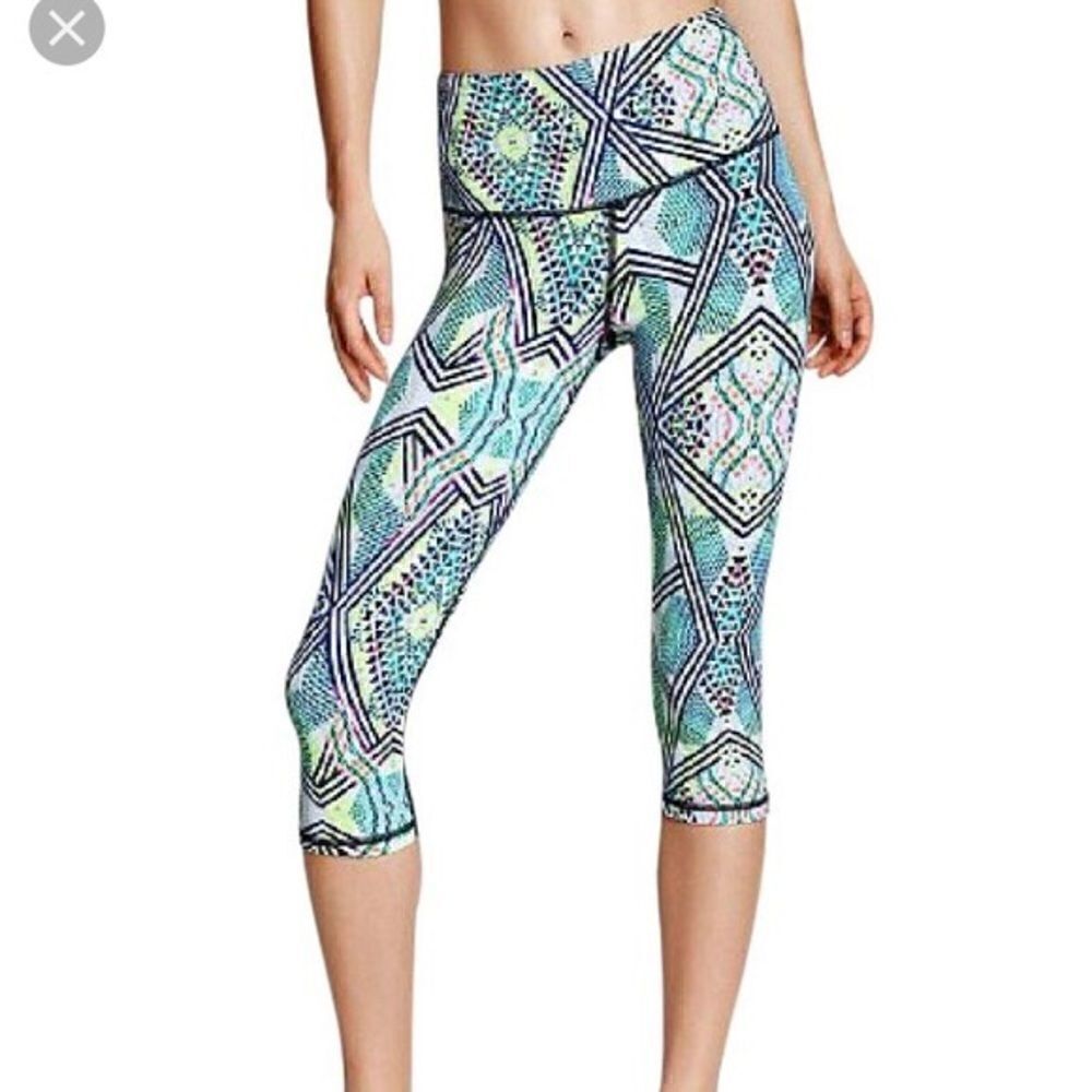 ✨VSX Geometric Knockout Crops by Victoria’s Secret